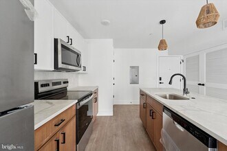 Building Photo - 2520 N Front St