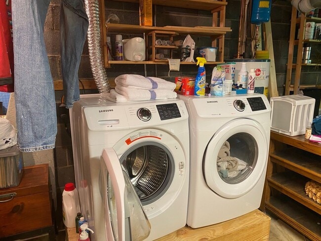 Building Photo - North AVL - Spacious Home with Large Yard and Outdoor Fireplace!