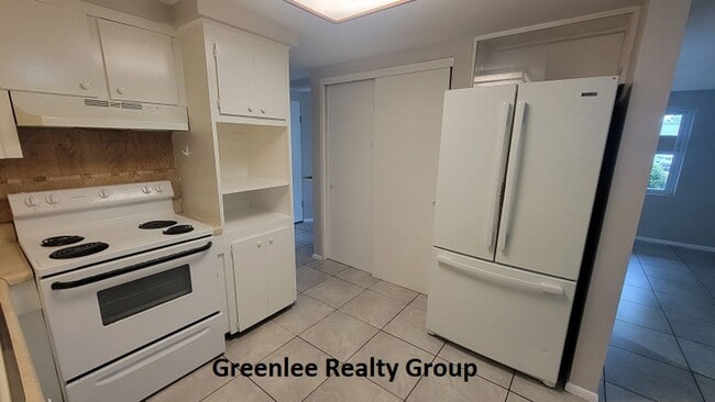 Building Photo - Updated - 3 Bed/2 Bath House with Garage