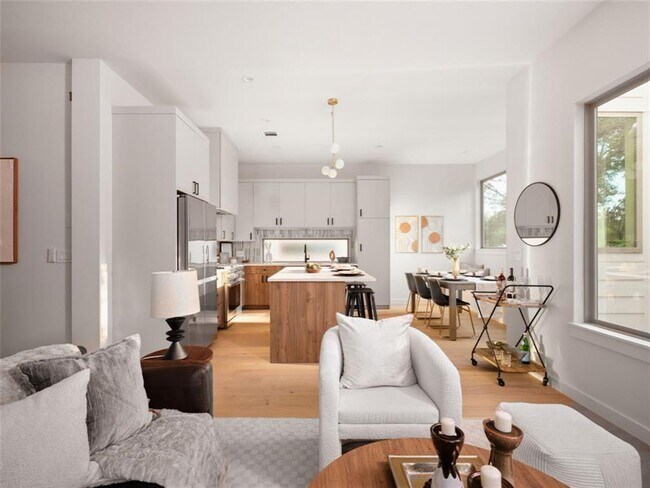 Building Photo - 3208 Govalle Ave