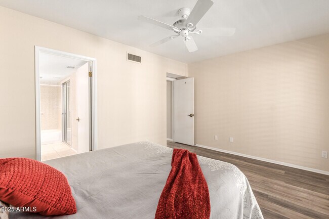 Building Photo - 6735 N 16th Pl