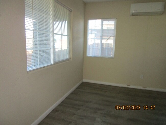 Building Photo - East Bakersfield House