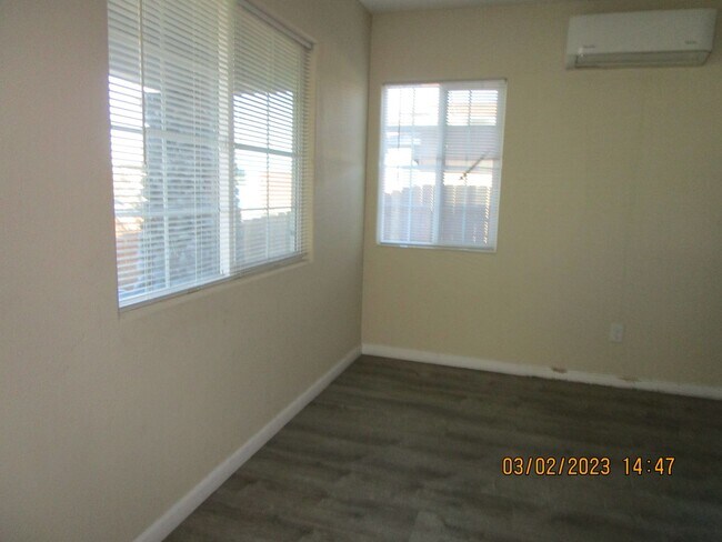 Building Photo - *MOVE IN SPECIAL* East Bakersfield House