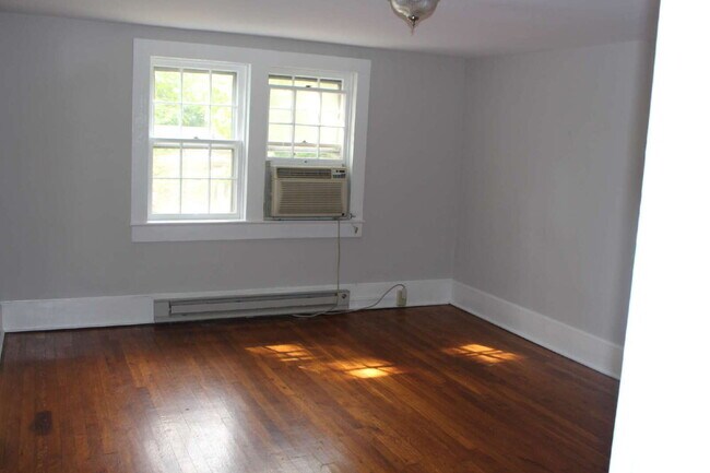 Building Photo - CHARMING HOUSE IN THE TOWN OF CLARKSVILLE VA.  MINUTES FROM SHOPPING AND ENTERTAINMENT.