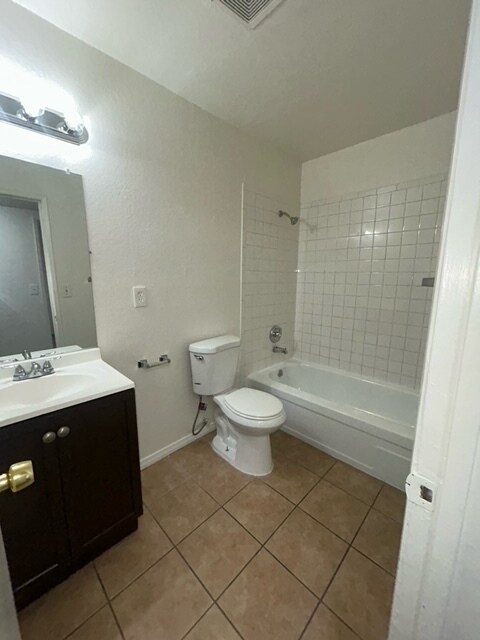 Building Photo - 4517 Sunrise Ave