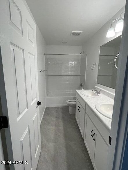 Building Photo - 2085 E Wetleaf Pl