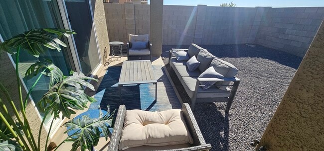 Building Photo - 3049 Hayden Rose Ave