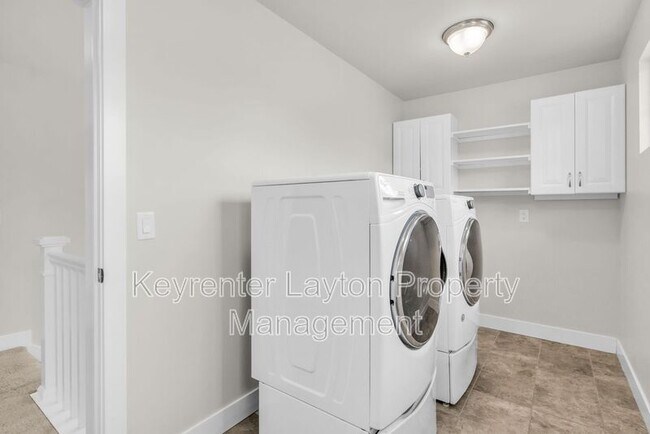 Building Photo - 1432 E Daylily Ct