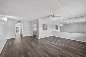 Building Photo - 700 Village Green Ct