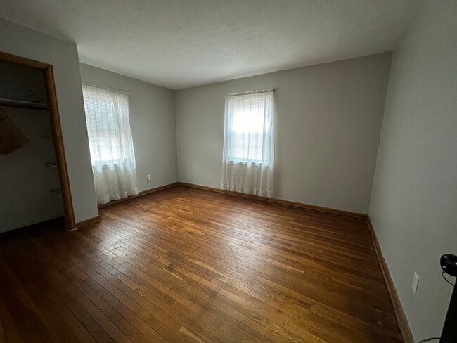 Building Photo - 1279 E N Broadway St