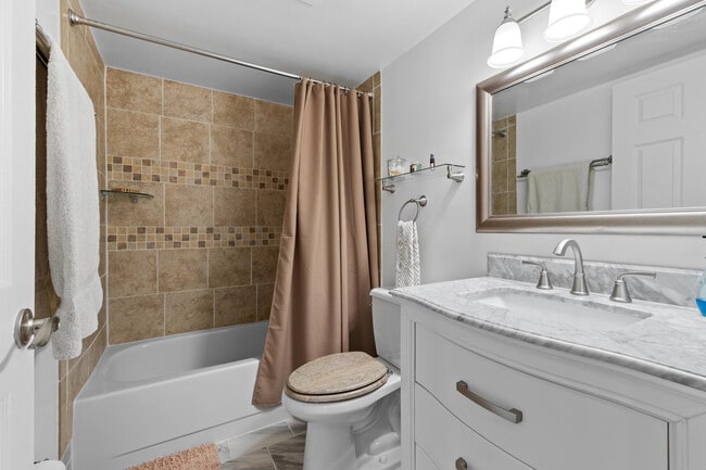 Building Photo - 801 S Ocean Dr