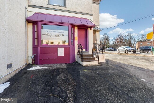 Building Photo - 158 Montgomery Ave