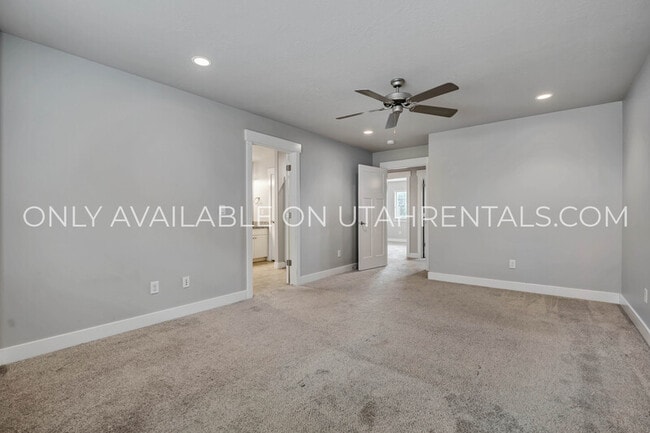 Building Photo - 874 S Aspen Wy