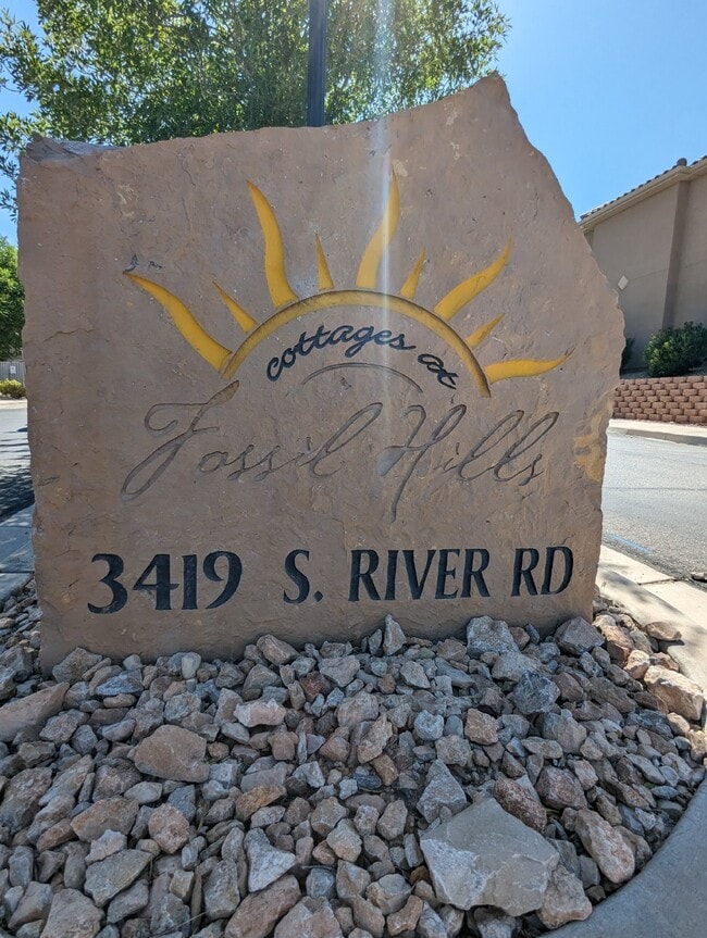 Building Photo - Fossil Hills Townhomes 3 Bed 2.5 Bath