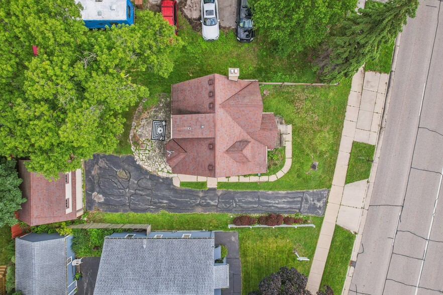 Building Photo - 6225 N Green Bay Ave