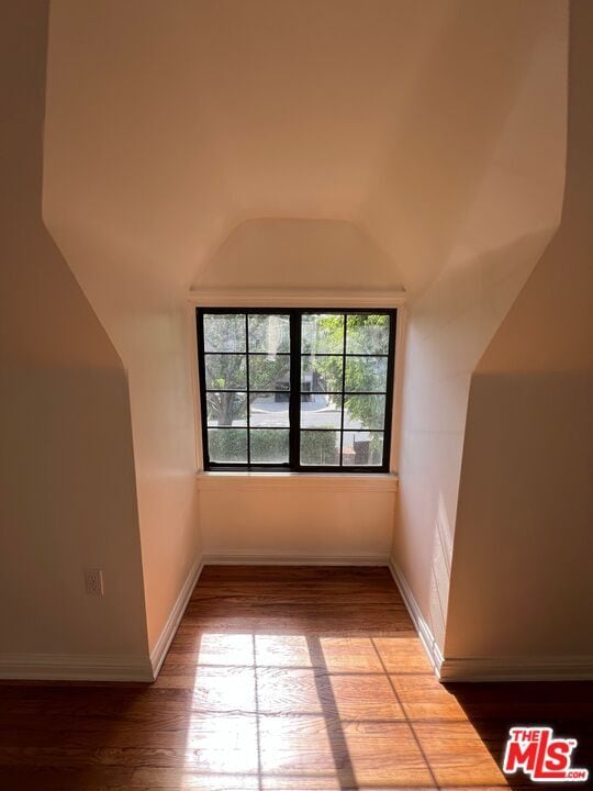 Building Photo - 1024 1/2 N Gardner St