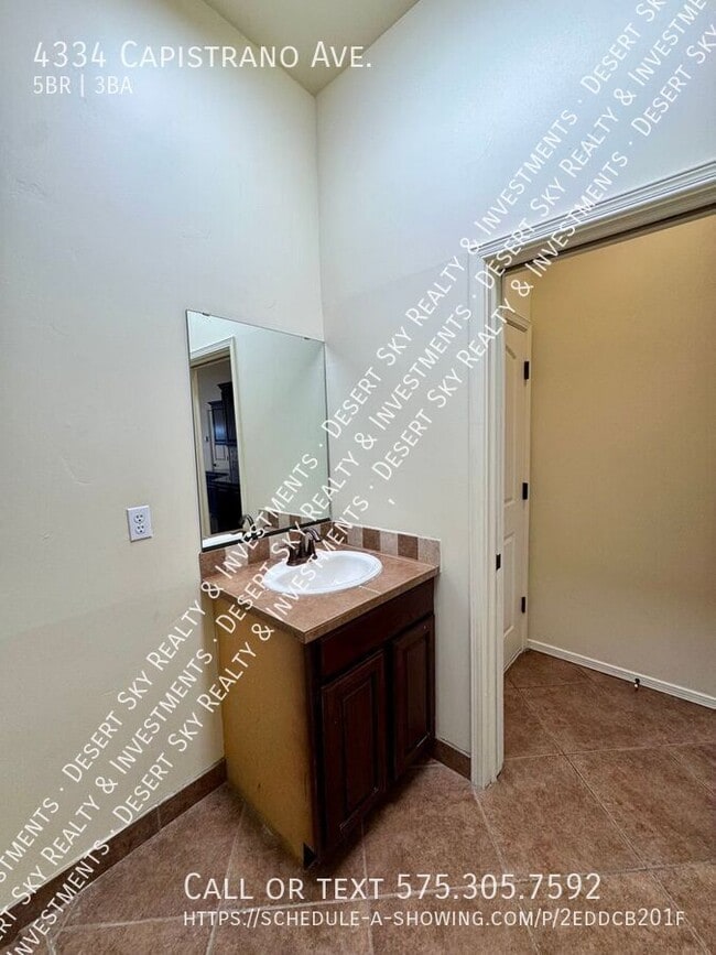 Building Photo - 4334 Capistrano Ave