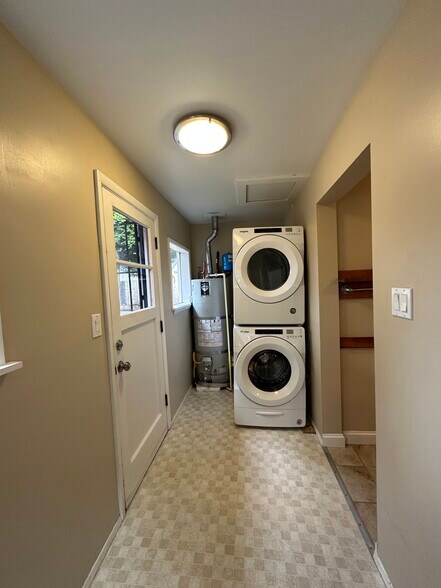 backdoor, laundry area - 1036 SW 149th St