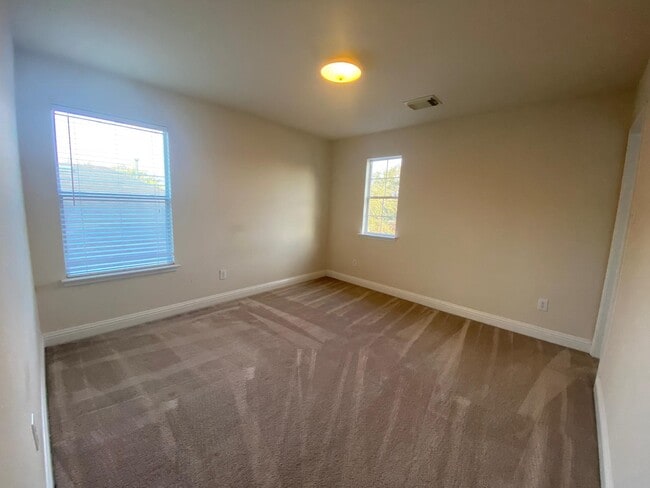 Building Photo - 518 Remington Chase Ct