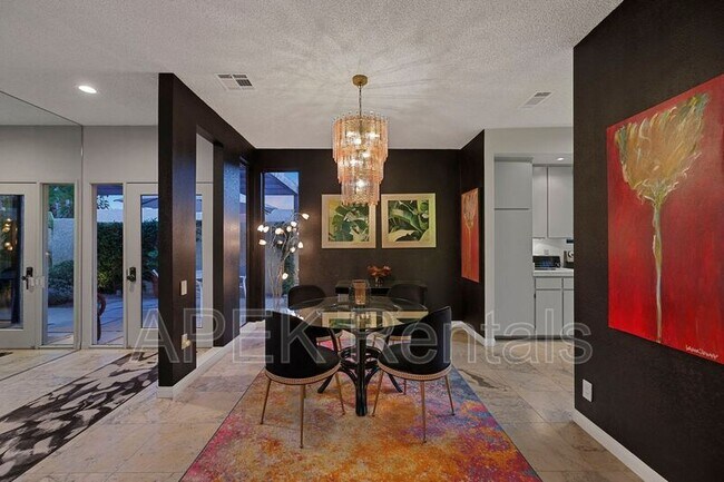 Building Photo - 1317 E Amado Rd