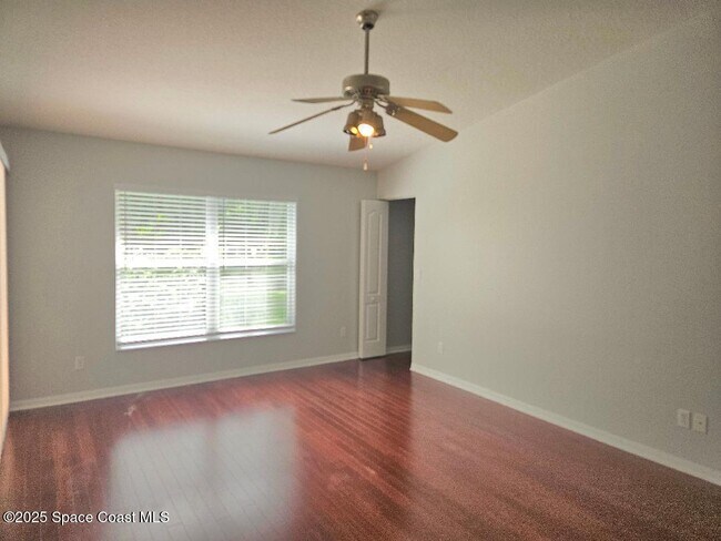 Building Photo - 911 Wood Creek Dr