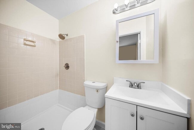 Building Photo - 14797 Tamarack Pl