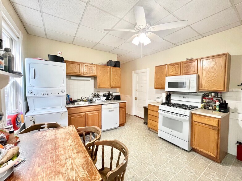 Building Photo - 88 Fisher Ave