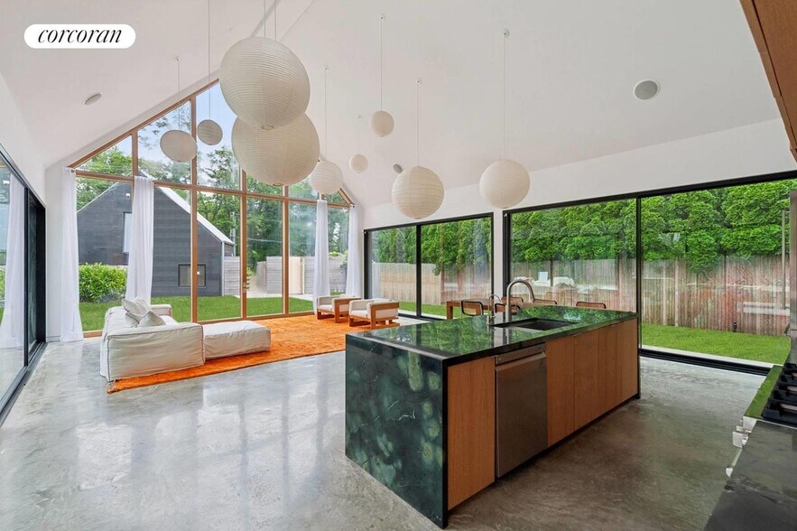 Building Photo - 47 Accabonac Rd