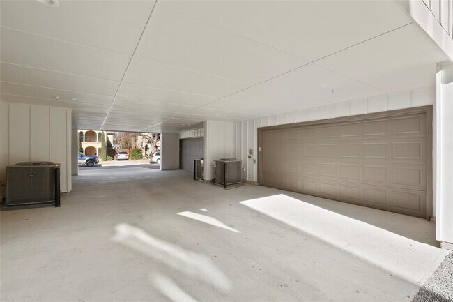 Building Photo - 3241 Rosedale Ave