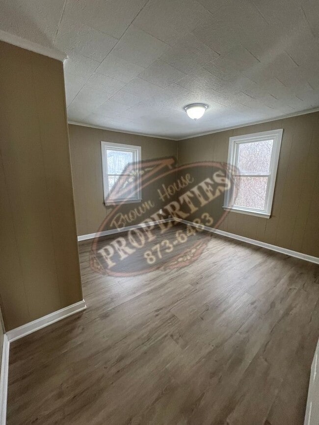 Building Photo - 16 Western Ave