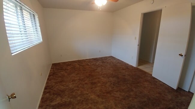 Building Photo - Cute AND Spacious