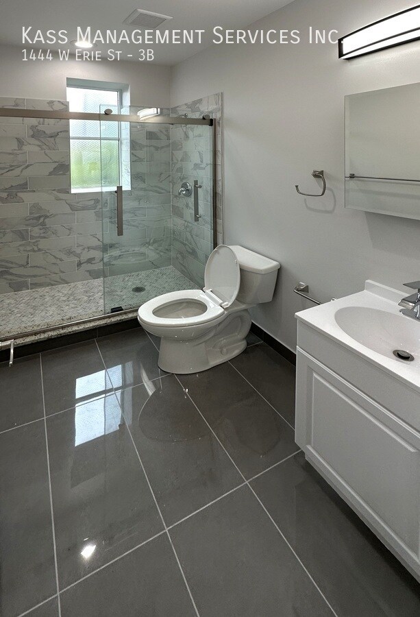 Building Photo - 1444 W Erie St