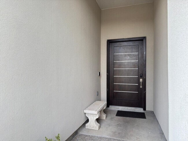 Building Photo - 6002 Amir Dr