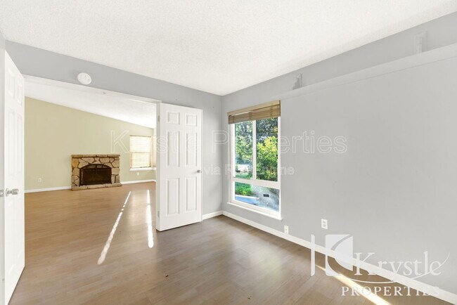 Building Photo - 2 Bridge Ct