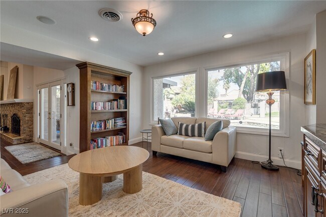 Building Photo - 840 Pinehurst Dr