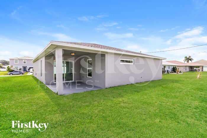 Building Photo - 1742 SW Cremona St