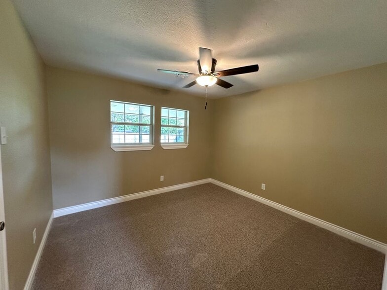 Building Photo - 104 Kingswood Dr