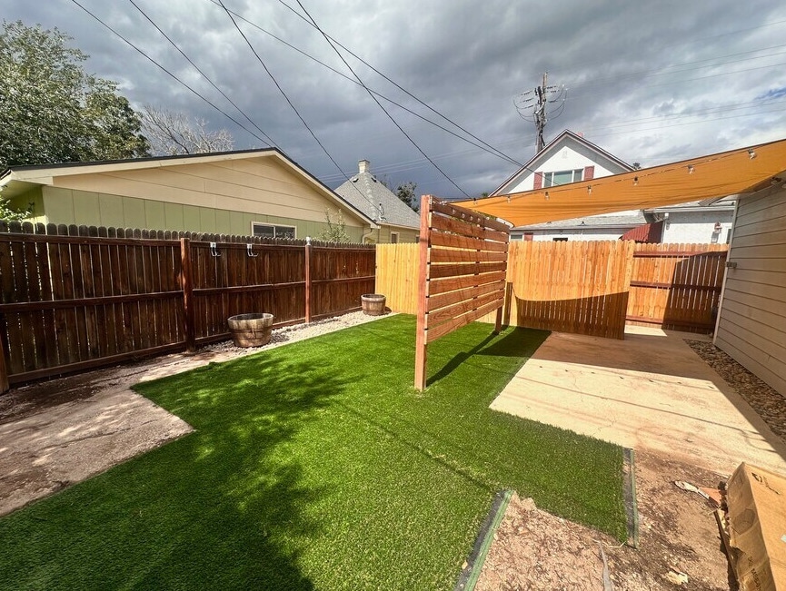 Building Photo - 27 W Las Animas St