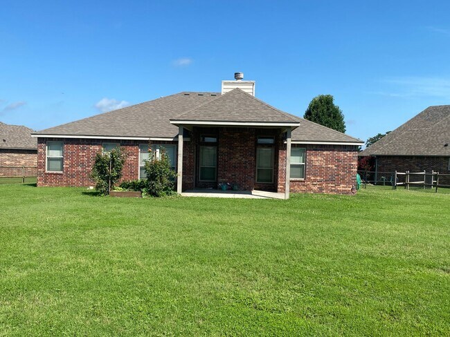 Building Photo - 3 bedroom, 2 bath in Coweta Schools!