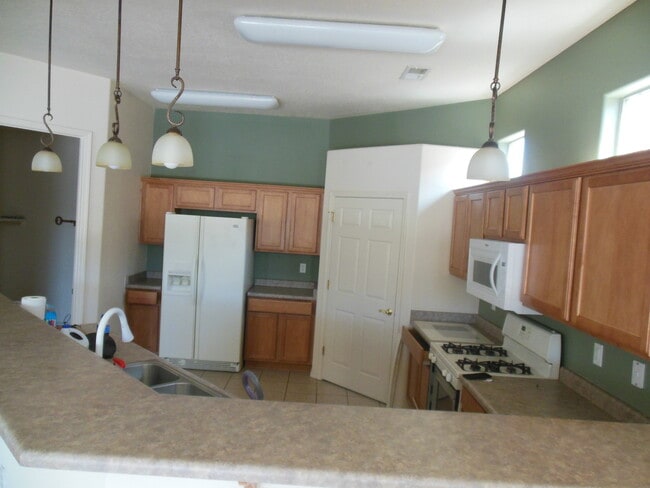 Building Photo - 1640 Arbolera Loop