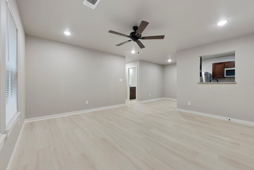 Building Photo - Riverbrook Duplexes
