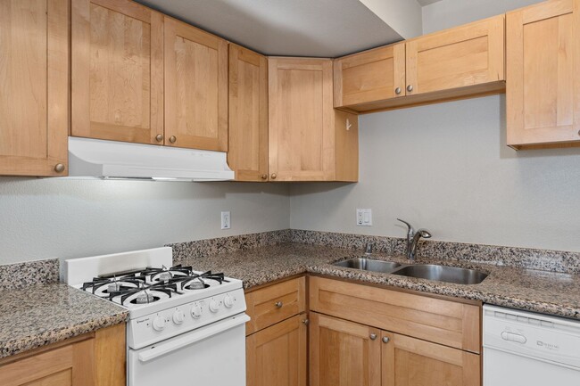Building Photo - 225 Valley Oak Dr