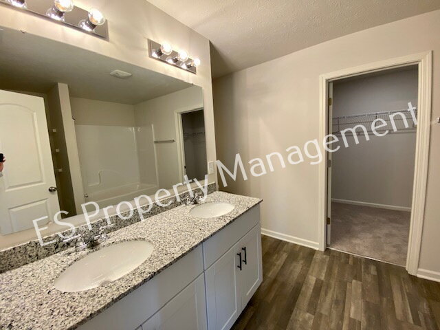 Building Photo - Lovely 5 Bedroom 3 Bathroom New Build in Muncie!