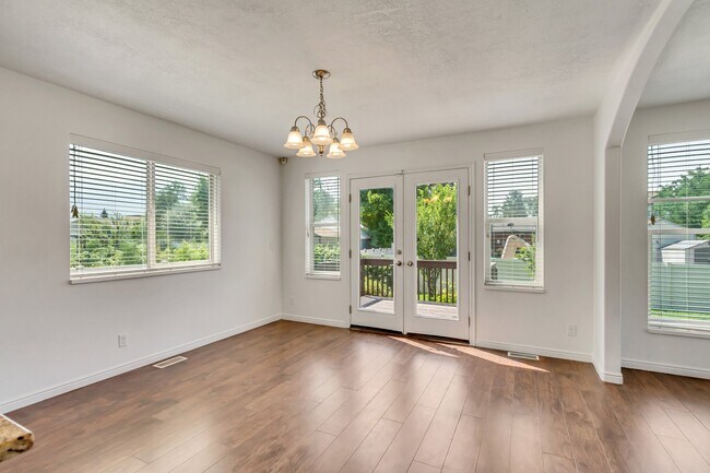 Building Photo - 8637 Goldenrain Cir