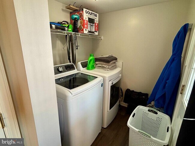 Building Photo - 3 Grape St