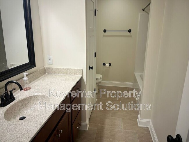 Building Photo - 18 Spring View Dr