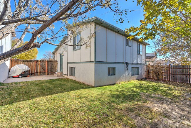 Building Photo - 3 Bedroom Home In St. George With Spacious Backyard