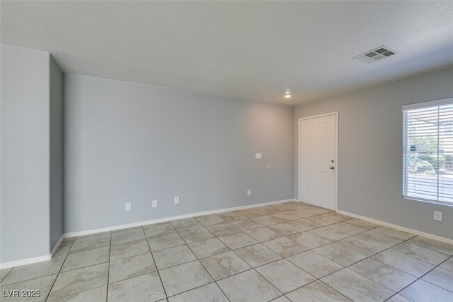 Building Photo - 523 Warminster Ave