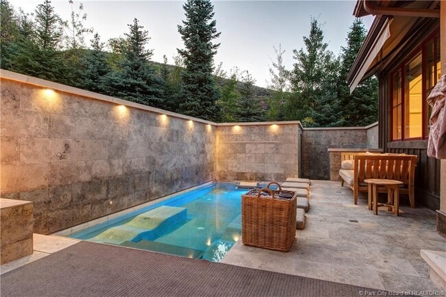 Building Photo - 5440 Cove Hollow Ln
