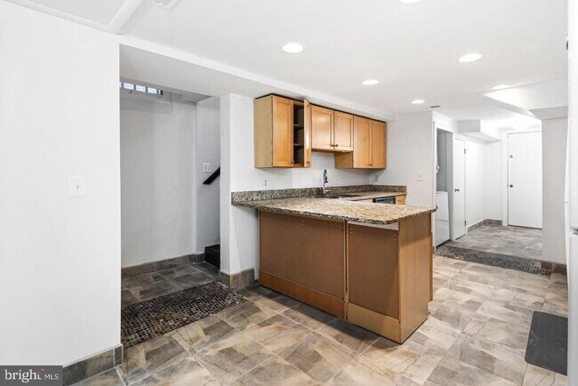 Building Photo - 1305 Spruce St